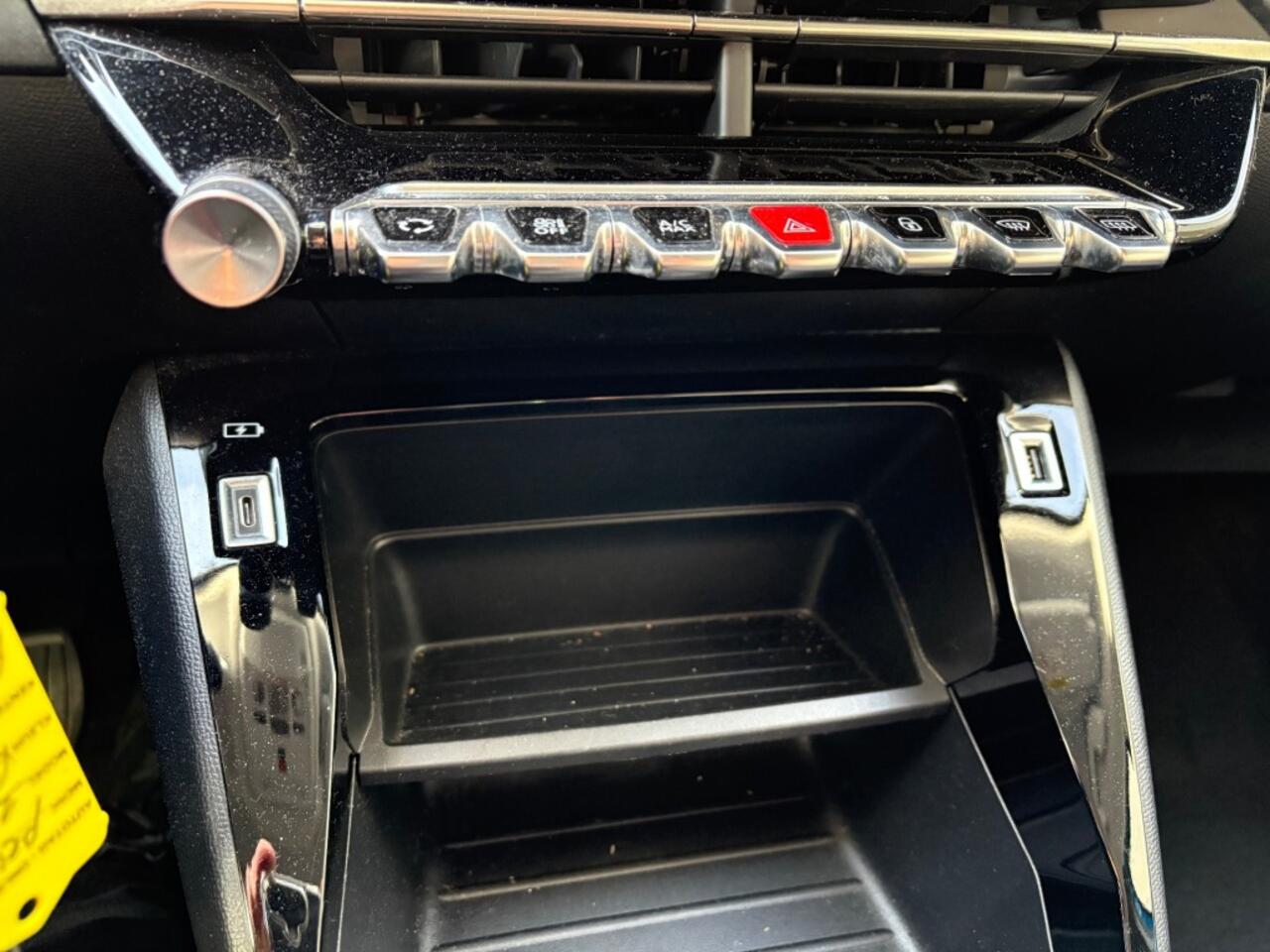 Peugeot 2008 1.2 Navigatie Apple Android PDC Camera ECC Airco Cruise