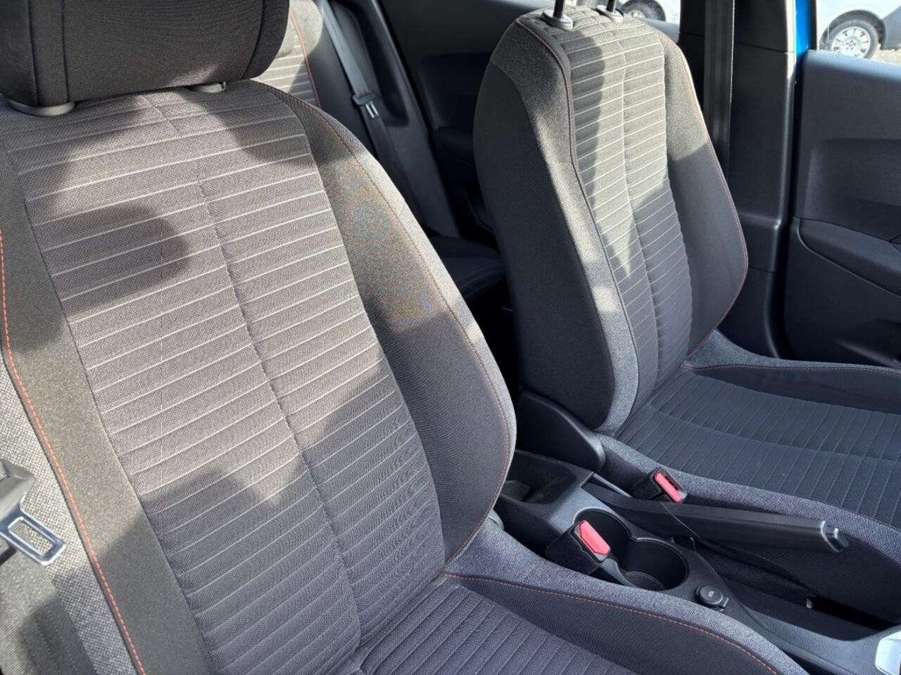 Peugeot 2008 1.2 Navigatie Apple Android PDC Camera ECC Airco Cruise