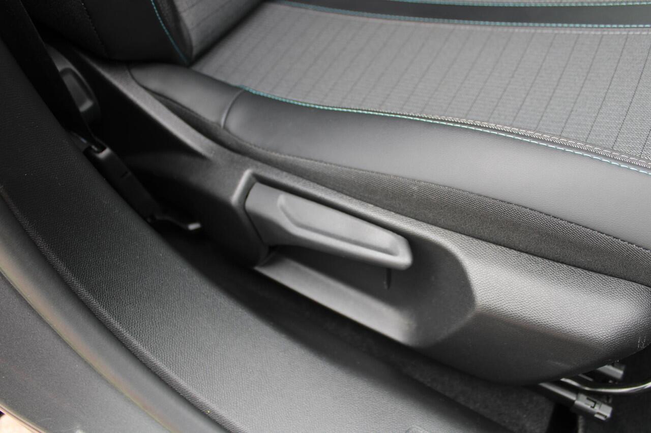 Peugeot 2008 1.2 PureTech 100pk Allure Pack Airco Navi Camera Carplay