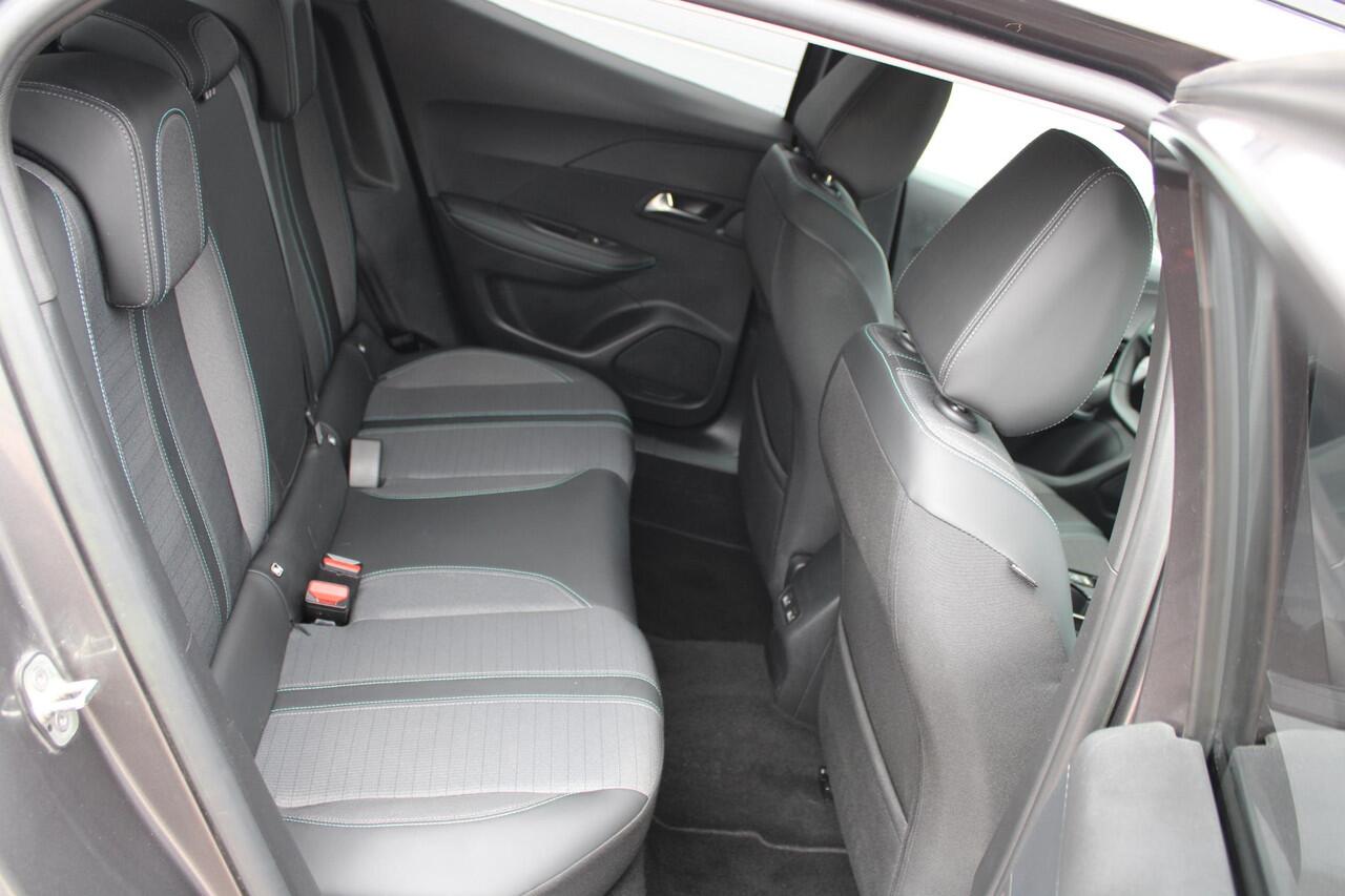 Peugeot 2008 1.2 PureTech 100pk Allure Pack Airco Navi Camera Carplay