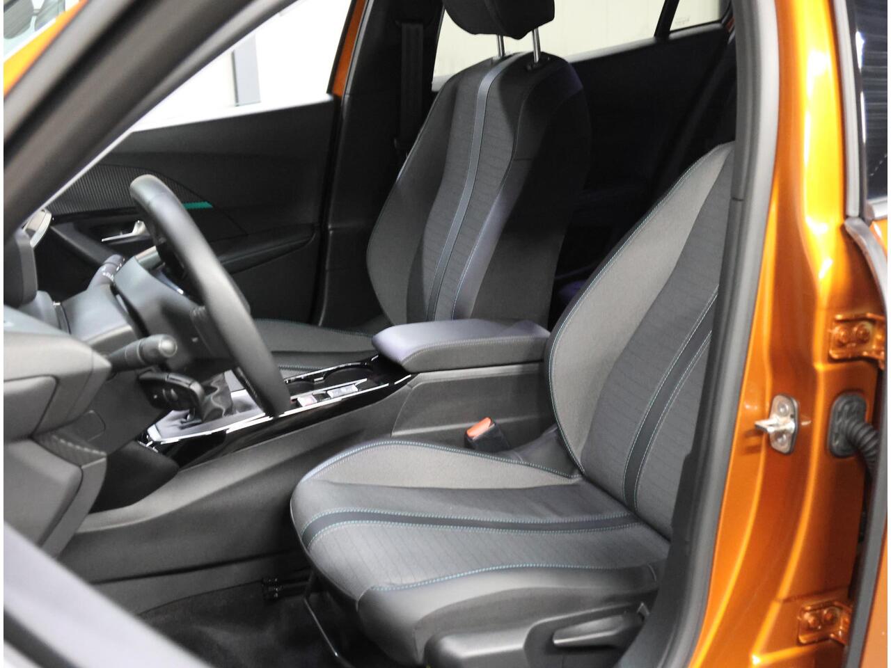 Peugeot 2008 130PK Allure Pack | 1ste eigenaar | AppleCarplay/Android Auto | Armsteun | Navigatie | Cruise Control | Climate Control | Camera | LED lampen | 17"LMV | Isofix | Privacy Glass |