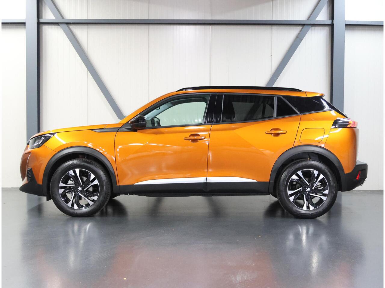 Peugeot 2008 130PK Allure Pack | 1ste eigenaar | AppleCarplay/Android Auto | Armsteun | Navigatie | Cruise Control | Climate Control | Camera | LED lampen | 17"LMV | Isofix | Privacy Glass |