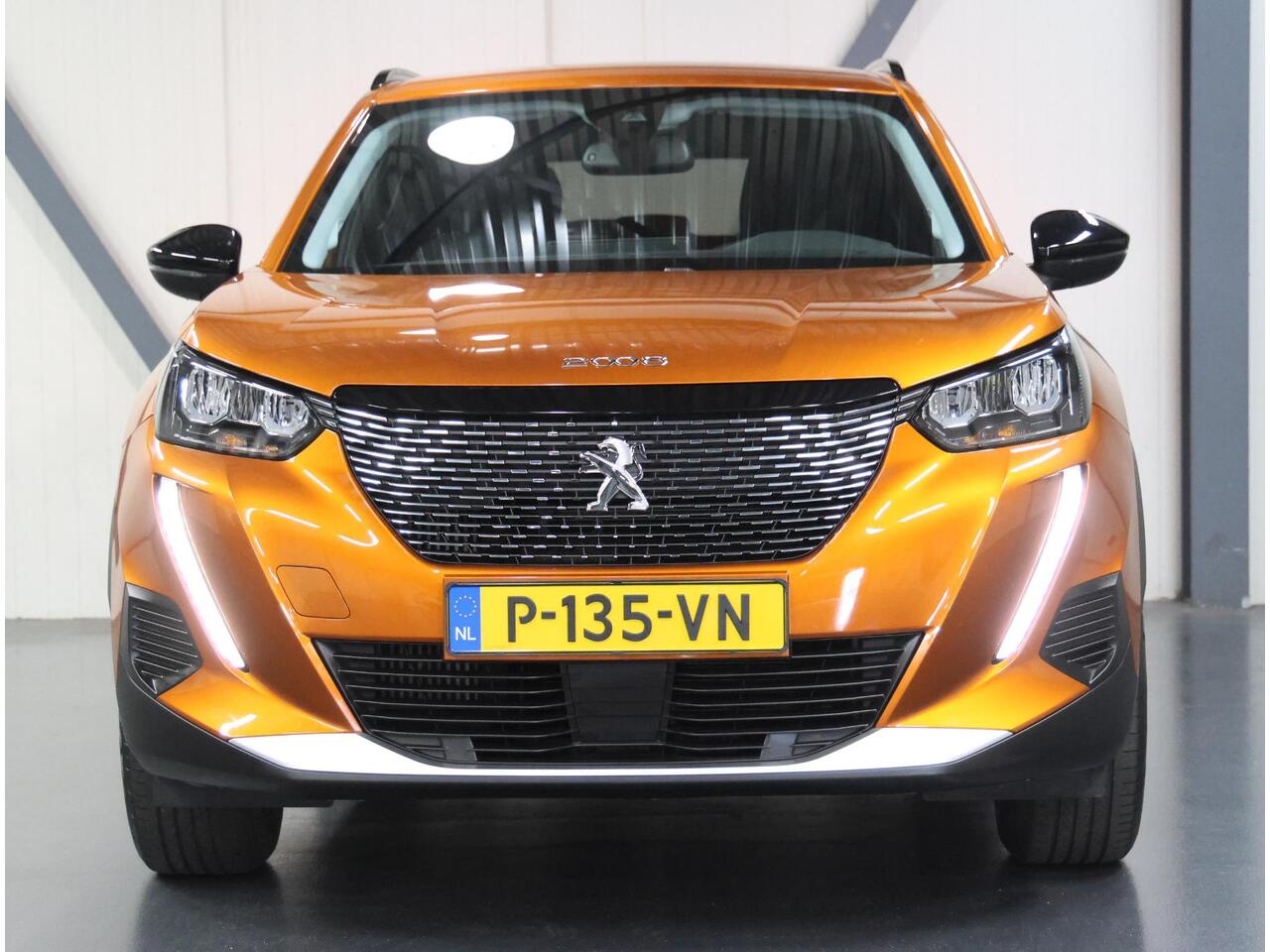 Peugeot 2008 130PK Allure Pack | 1ste eigenaar | AppleCarplay/Android Auto | Armsteun | Navigatie | Cruise Control | Climate Control | Camera | LED lampen | 17"LMV | Isofix | Privacy Glass |
