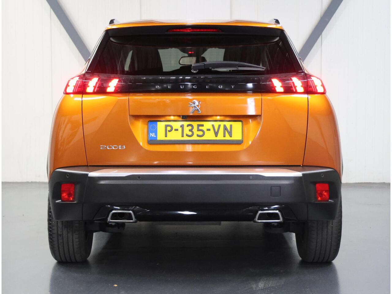 Peugeot 2008 130PK Allure Pack | 1ste eigenaar | AppleCarplay/Android Auto | Armsteun | Navigatie | Cruise Control | Climate Control | Camera | LED lampen | 17"LMV | Isofix | Privacy Glass |