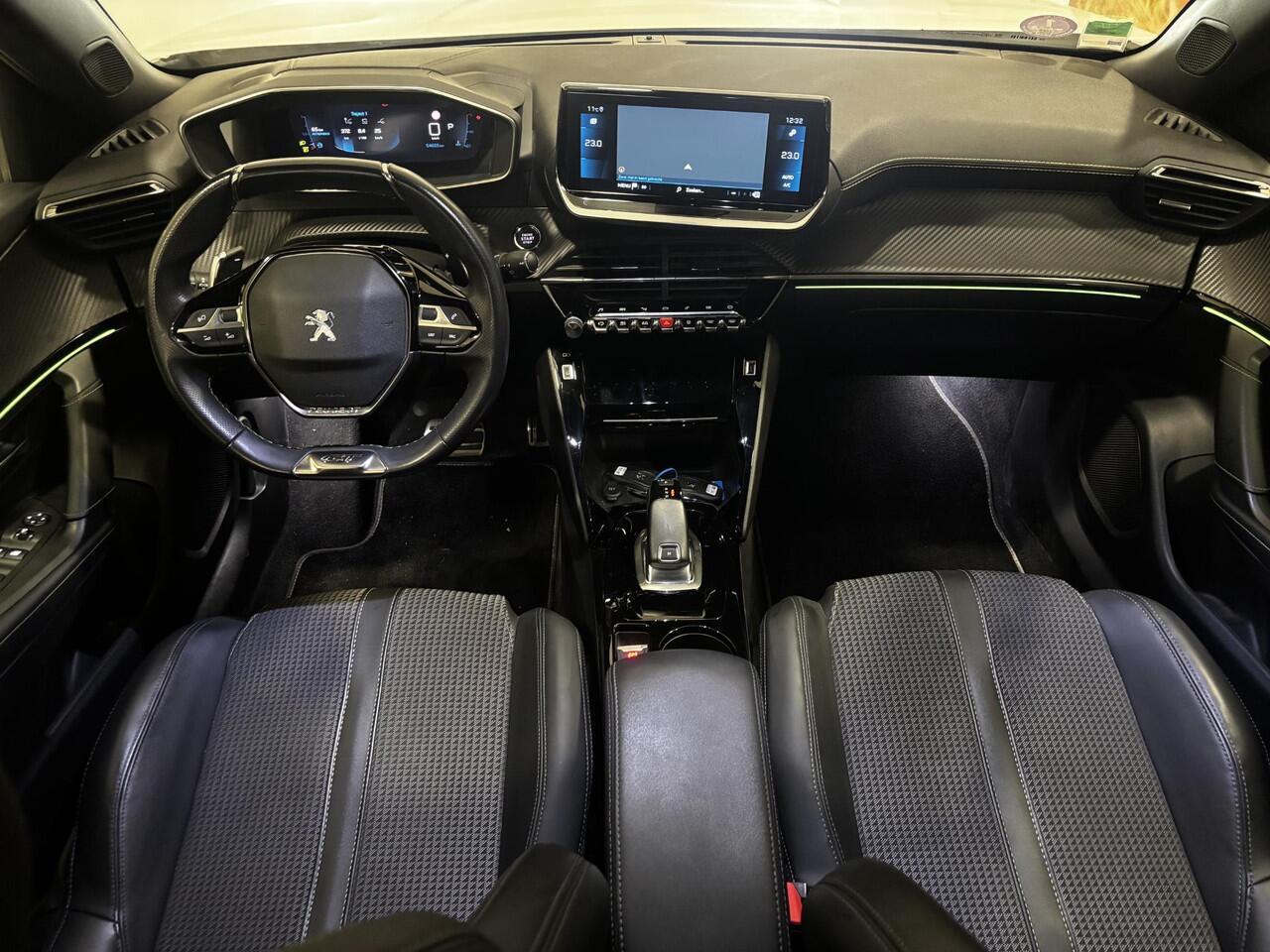 Peugeot 2008 1.2 PureTech GT | Automaat | Hoge instap | Navigatie |