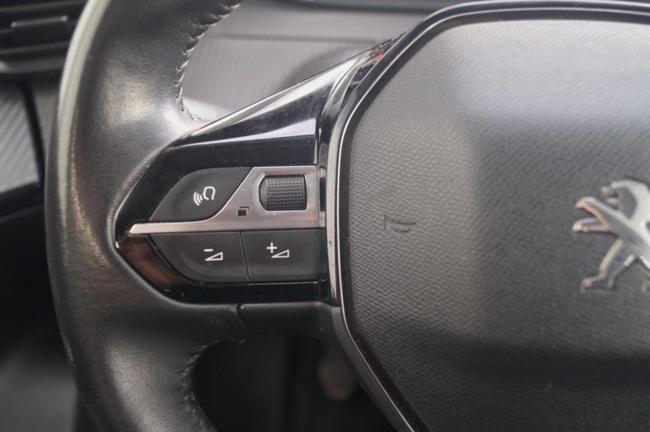 Peugeot 2008 1.2 PureTech Active Pack -NAVI-ECC-PDC-TREKHAAK-