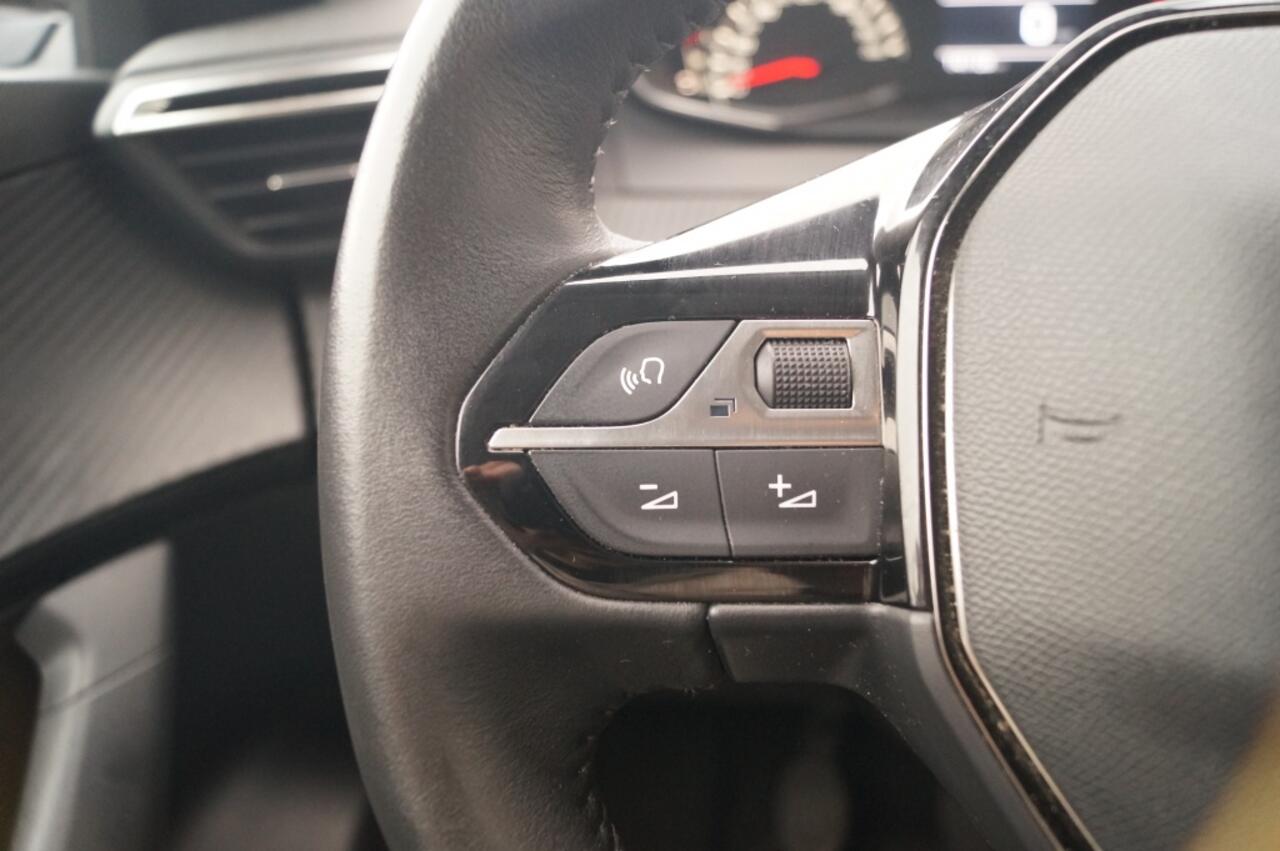 Peugeot 2008 1.2 PureTech 130pk Active Pack -NAVI-CAM-PDC-