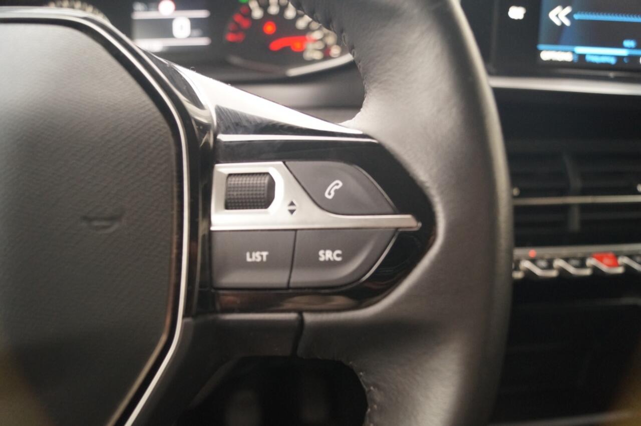 Peugeot 2008 1.2 PureTech 130pk Active Pack -NAVI-CAM-PDC-