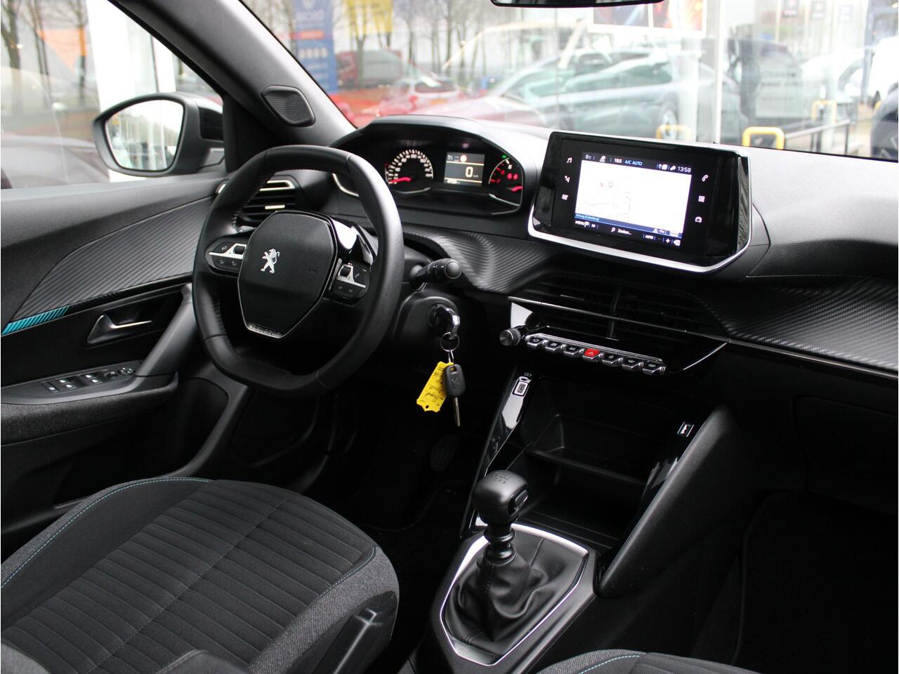 Peugeot 2008 1.2 PureTech Style | Camera / Climate / Navi