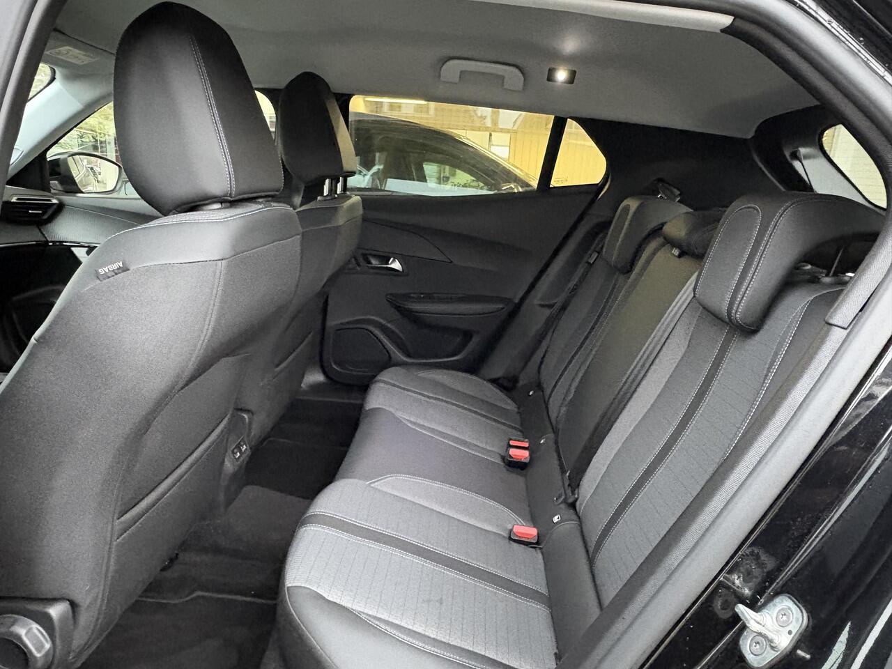 Peugeot 2008 1.2T 100pk Allure Pack | Adaptieve Cruise Control | Achteruitrijcamera | Trekhaak | Dealeronderhouden | Navigatie