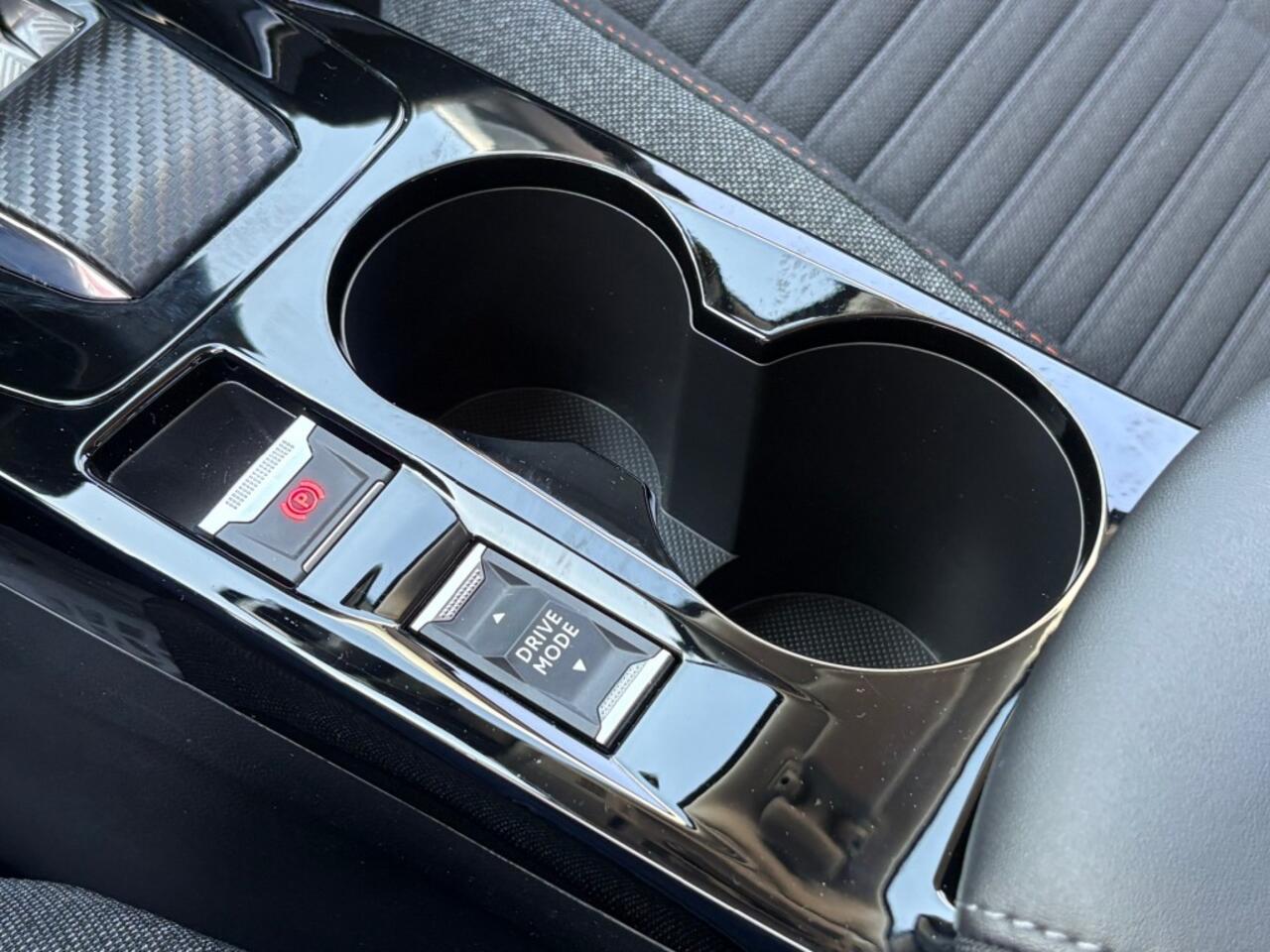 Peugeot 2008 1.2 PURETECH 130PK AUT. LED CARPLAY-NAVIGATIE CAMERA AIRCO LMV PDC