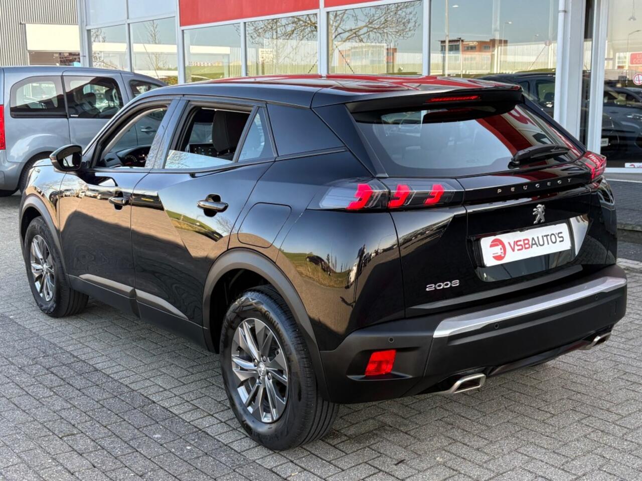 Peugeot 2008 1.2 PURETECH 130PK AUT. LED CARPLAY-NAVIGATIE CAMERA AIRCO LMV PDC