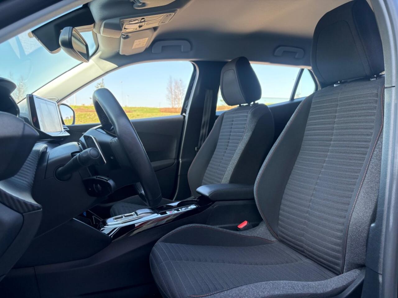 Peugeot 2008 1.2 PURETECH 130PK AUT. LED CARPLAY-NAVIGATIE CAMERA AIRCO LMV PDC