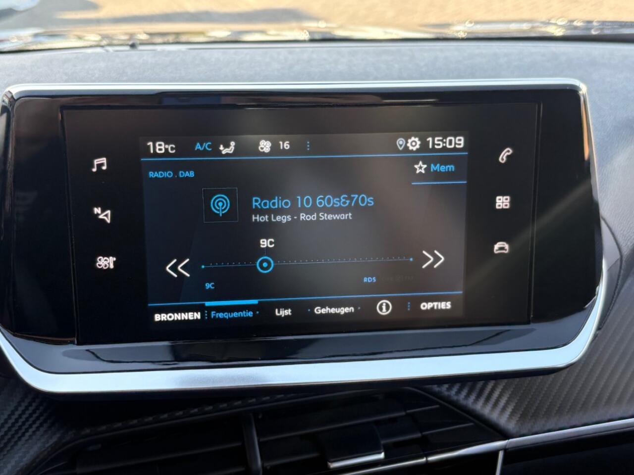 Peugeot 2008 1.2 PURETECH 130PK AUT. LED CARPLAY-NAVIGATIE CAMERA AIRCO LMV PDC