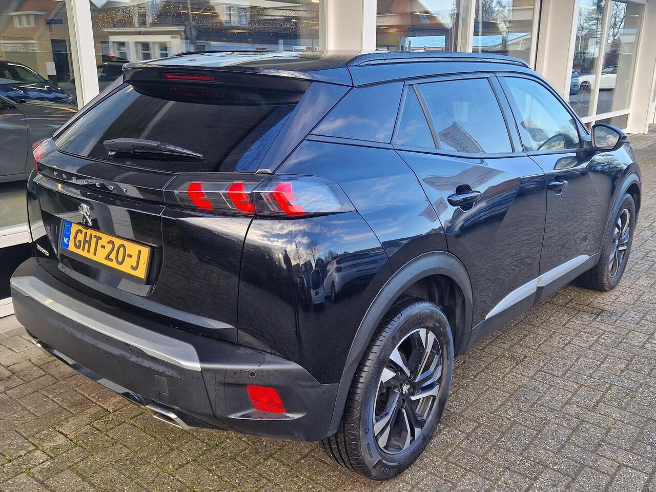 Peugeot 2008 1.2T 130pk Allure Pack | Stoelverwarming | Weinig kilometers | Apple Carplay/Android Auto | Adaptieve Cruise Control | Climate Control