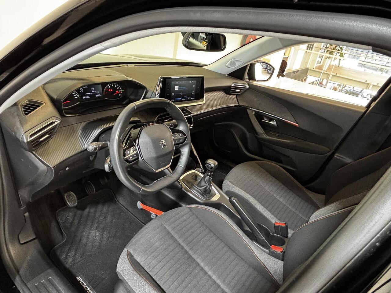 Peugeot 2008 1.2 PureTech Active Pack Navigatie | Android auto / Apple carplay | parkeersensoren achter | Cruise control