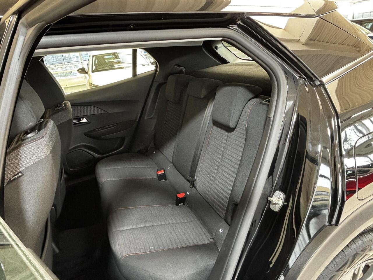 Peugeot 2008 1.2 PureTech Active Pack Navigatie | Android auto / Apple carplay | parkeersensoren achter | Cruise control