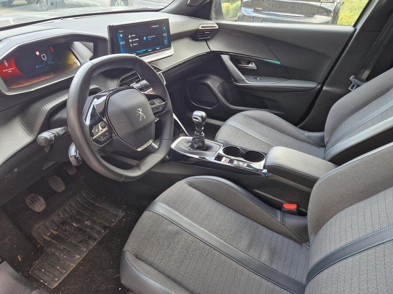 Peugeot 2008 1.2T 130pk Allure Pack | Climate & Cruise Control | Achteruit Rijd Camera | AppleCarplay/Android Auto |