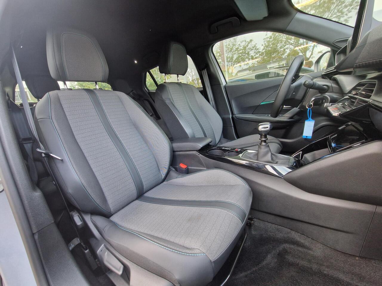 Peugeot 2008 1.2T 130pk Allure Pack | Climate & Cruise Control | Achteruit Rijd Camera | AppleCarplay/Android Auto |