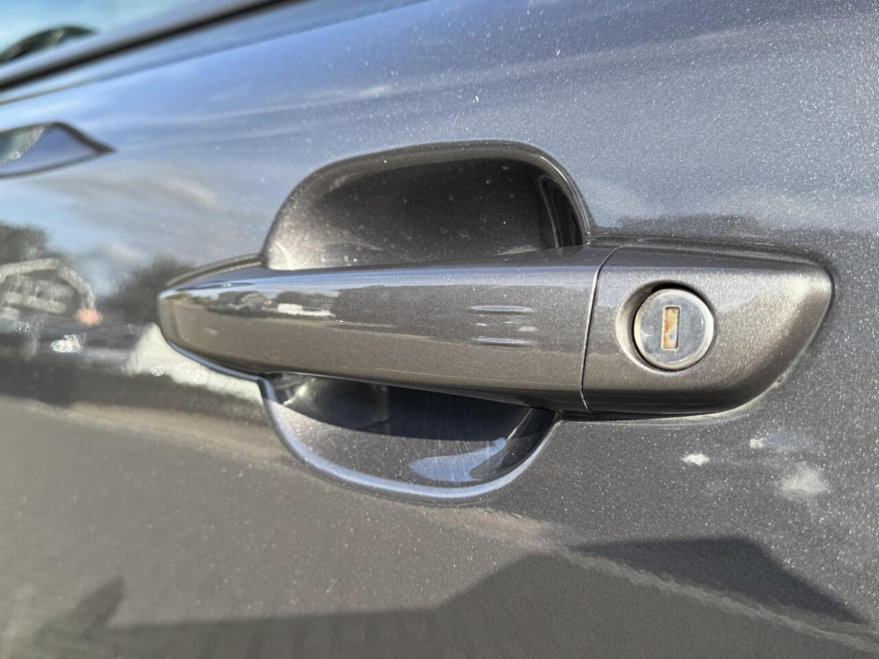 Peugeot 2008 Allure 1.2 PureTech 130PK Navigatie, Achteruitrijcamera, Keyless, Stoelverwarming, Climate Control, Cruise Control