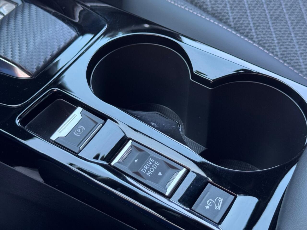 Peugeot 2008 1.2 PURETECH AUT. FACELIFT NARDO-GREY NAVI CAMERA CARPLAY AIRCO LMV PDC