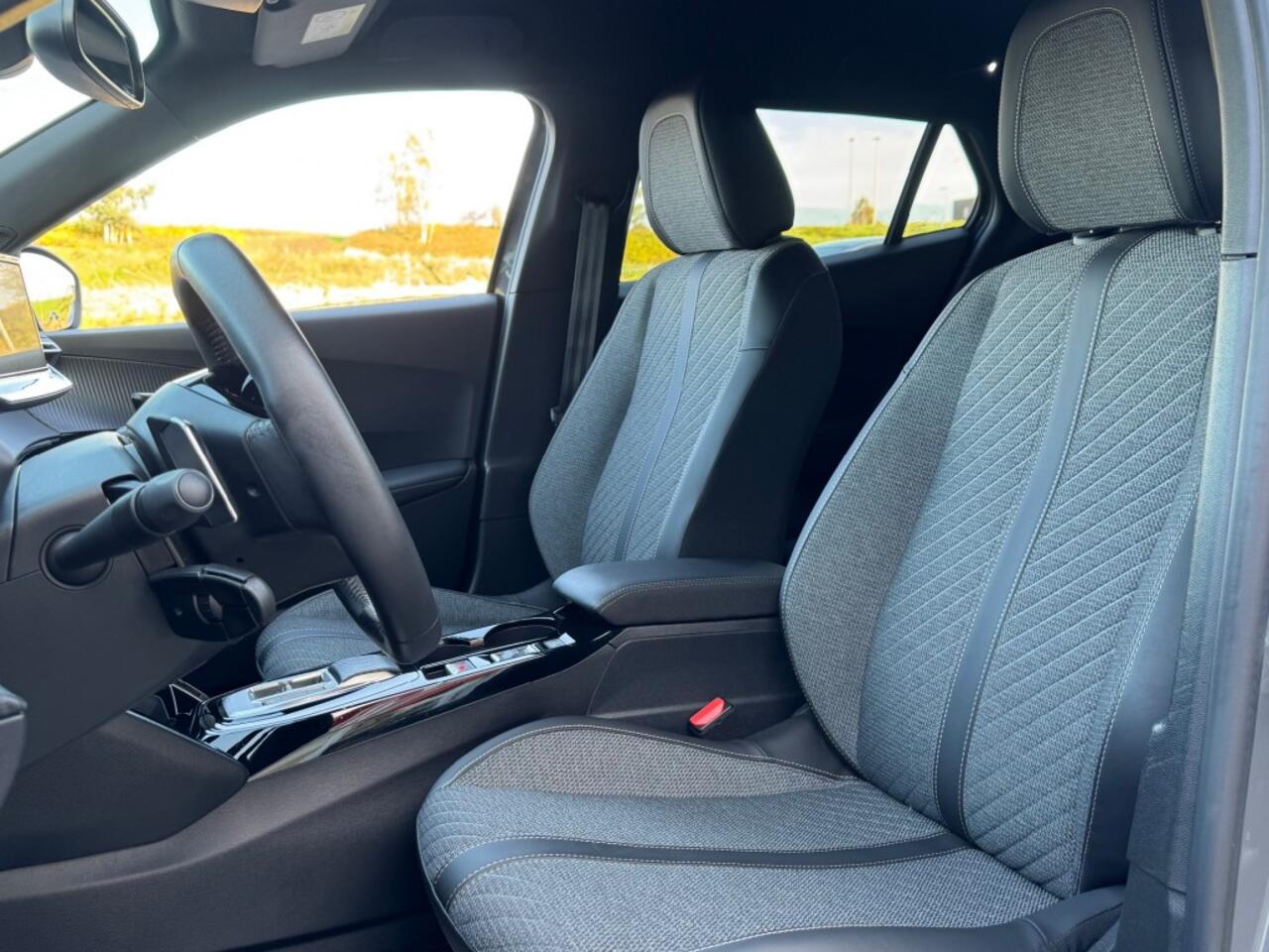 Peugeot 2008 1.2 PURETECH AUT. FACELIFT NARDO-GREY NAVI CAMERA CARPLAY AIRCO LMV PDC