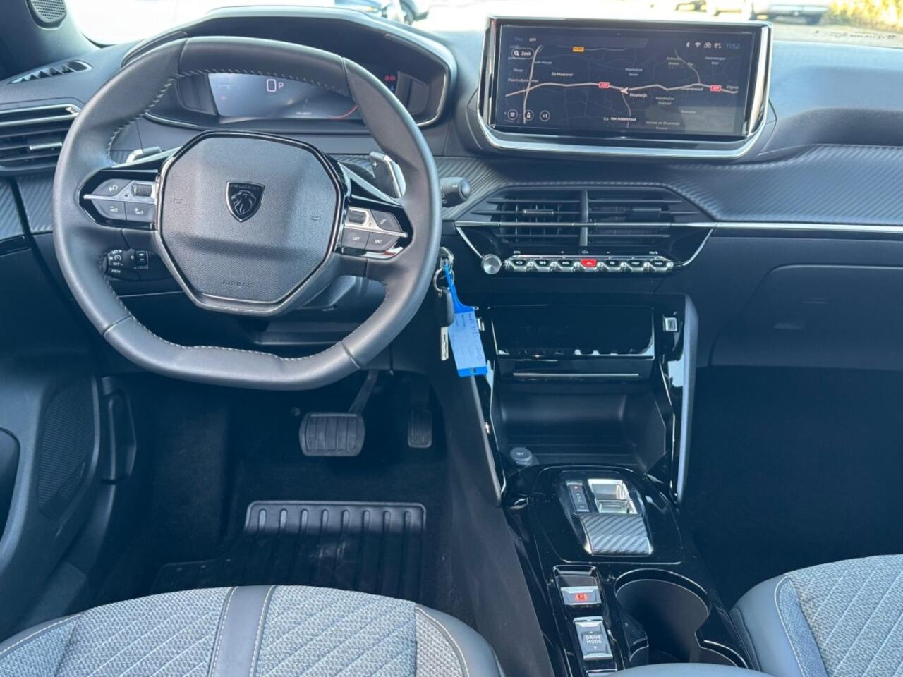 Peugeot 2008 1.2 PURETECH AUT. FACELIFT NARDO-GREY NAVI CAMERA CARPLAY AIRCO LMV PDC