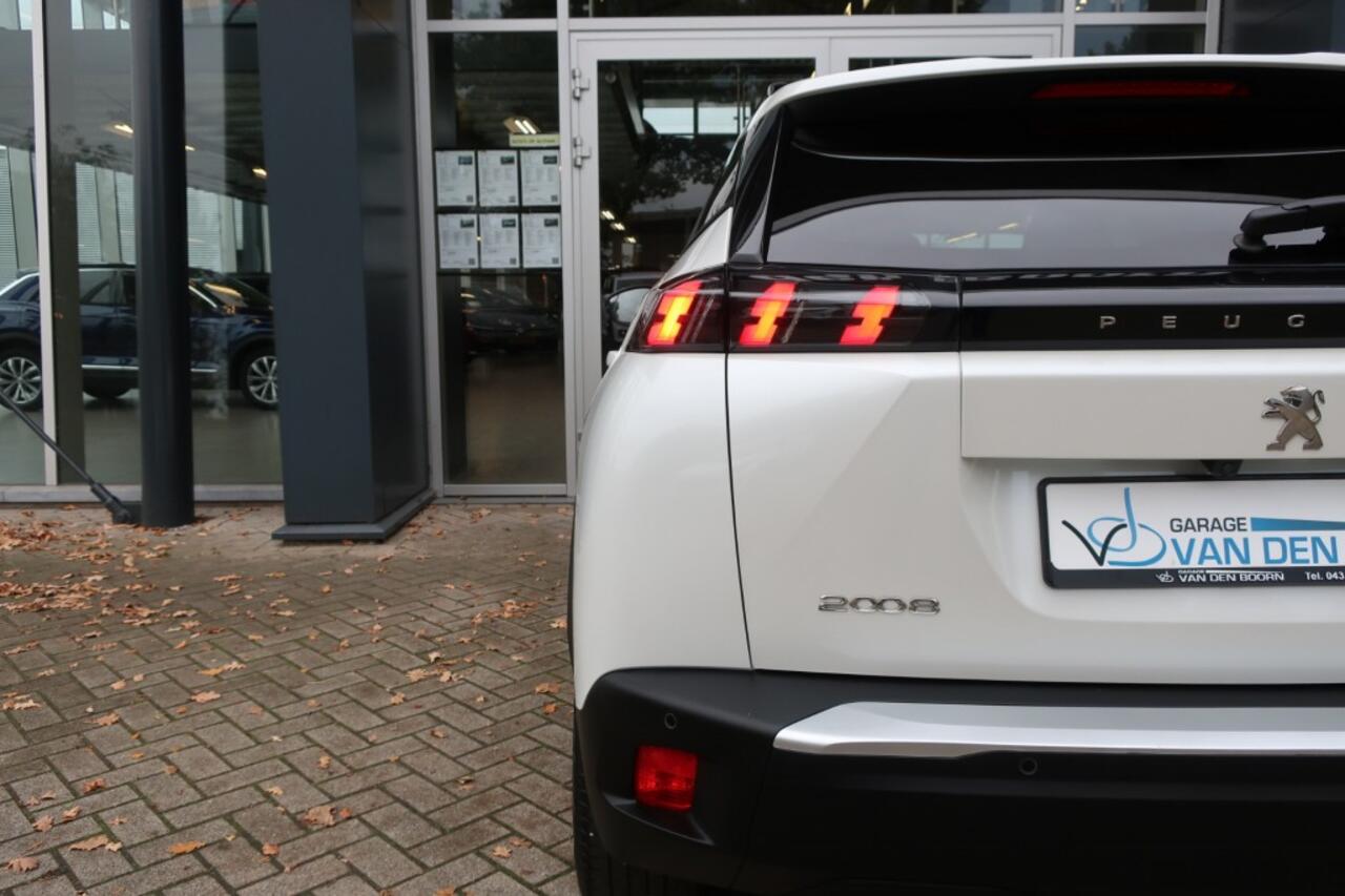 Peugeot 2008 1.2 PURETECH 100, Apple Carplay/ Android Auto, Navi, Clima, LED, etc.