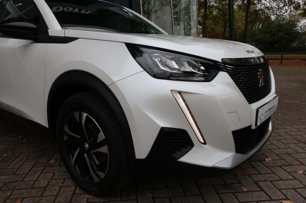 Peugeot 2008 1.2 PURETECH 100, Apple Carplay/ Android Auto, Navi, Clima, LED, etc.