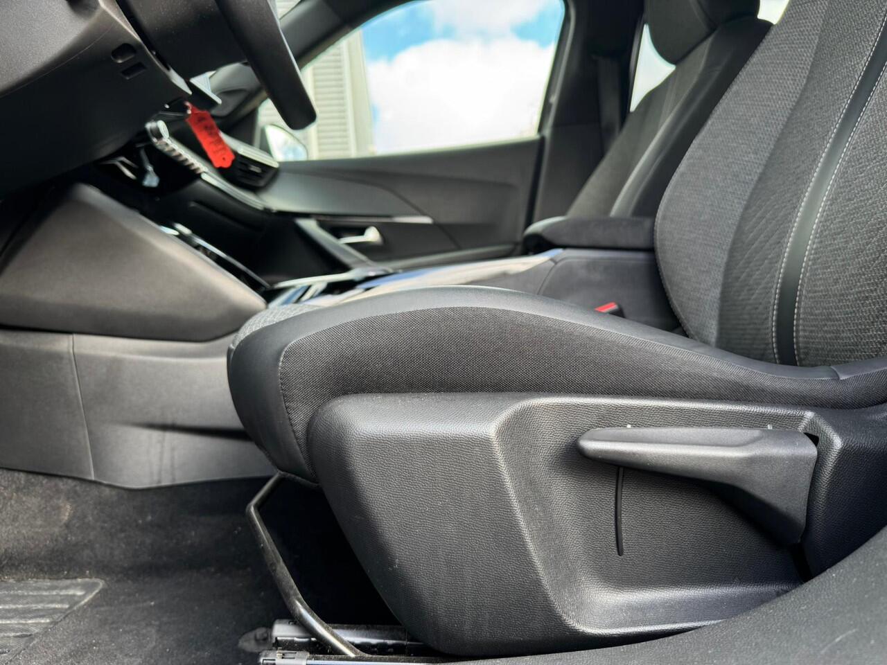 Peugeot 2008 1.2 130 Allure |Camera |Navi |Cruise