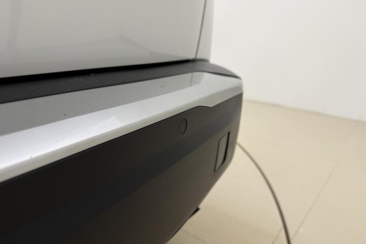 Peugeot 2008 1.2T Style 100pk | Parkeer Camera Achter | Navigatie | Privacy Glas Achter | Cruise Control | Full LED | Lichtmetalen Velgen 16'' | Apple Carplay & Android Auto | DAB+