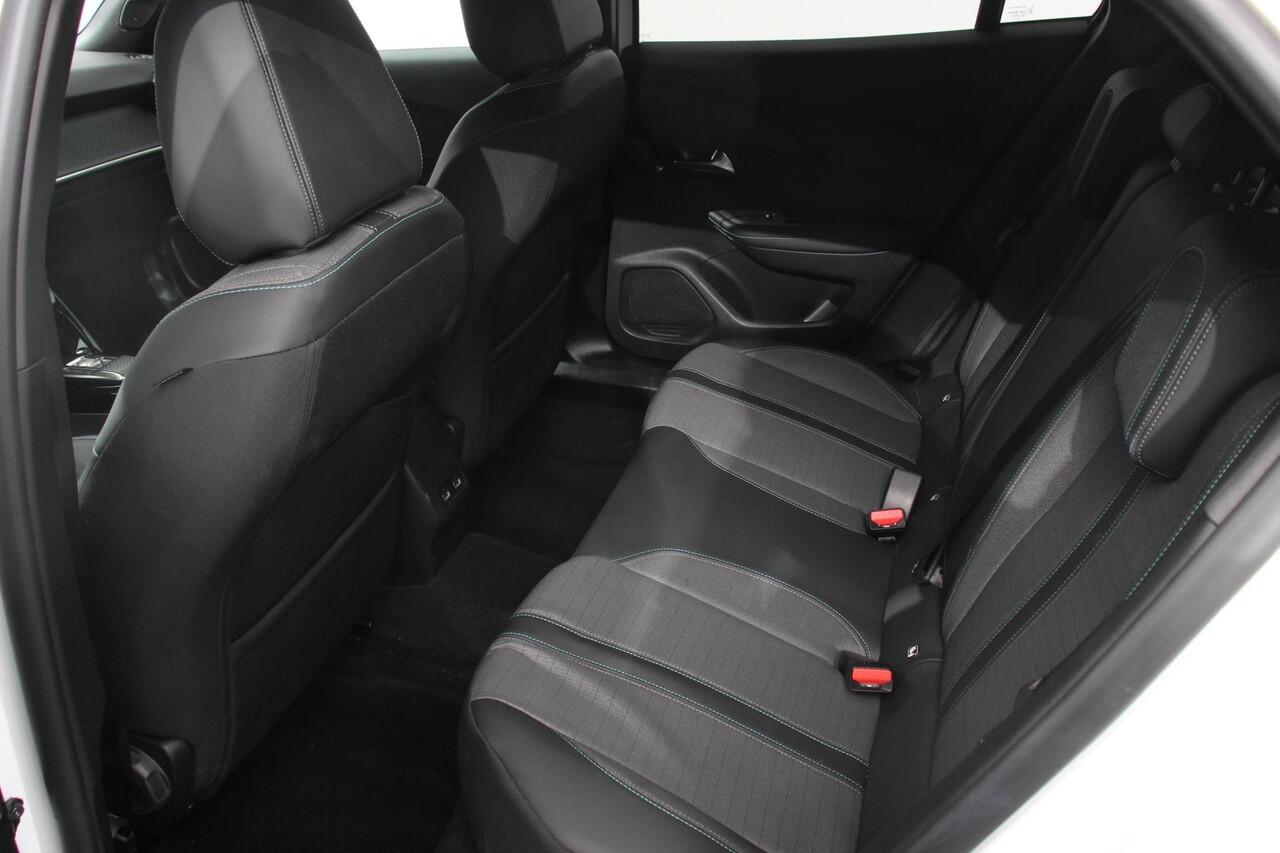 Peugeot 2008 1.2 PureTech 130pk Automaat Allure Navigatie Climate Control LED Lichtmetalen Velgen Parkeer sensoren Cruise Control