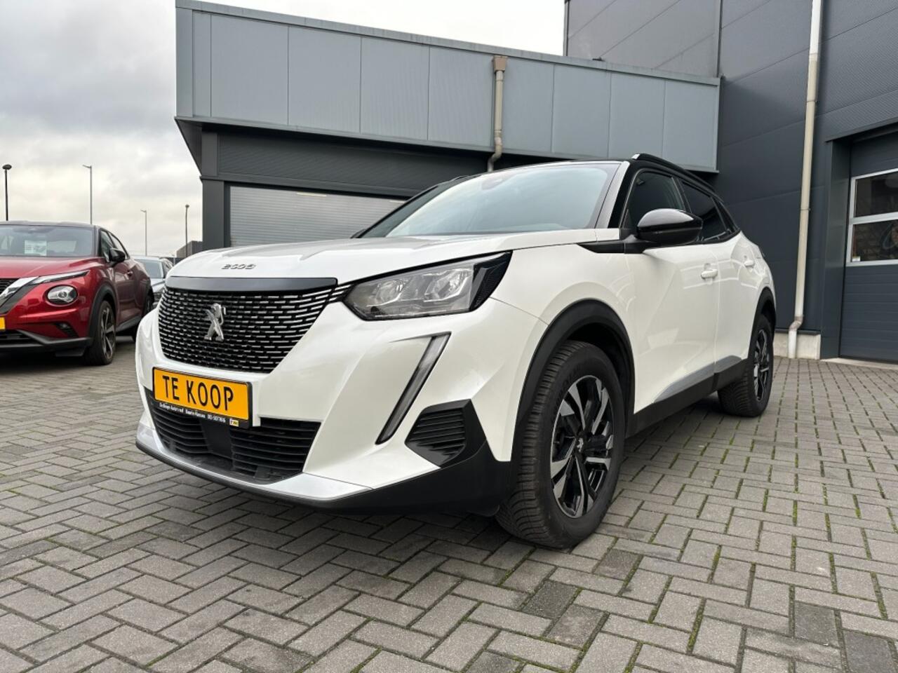 Peugeot 2008 1.2 PureTech Allure Aut. Navi. Camera