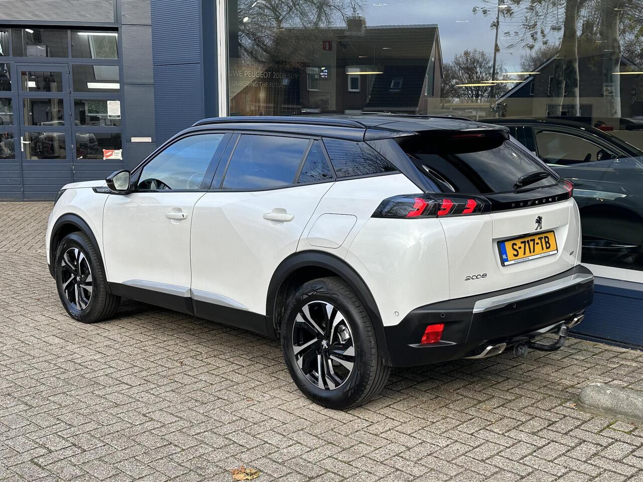 Peugeot 2008 1.2 Turbo GT 130 PK Automaat | 1e eigenaar | Stoelverwarming | Full Map Navigatie | Apple Carplay | Trekhaak | Full Led Koplampen | Keyless Entry | Parkeersensoren Rondom | Parelmoer Wit Metallic.