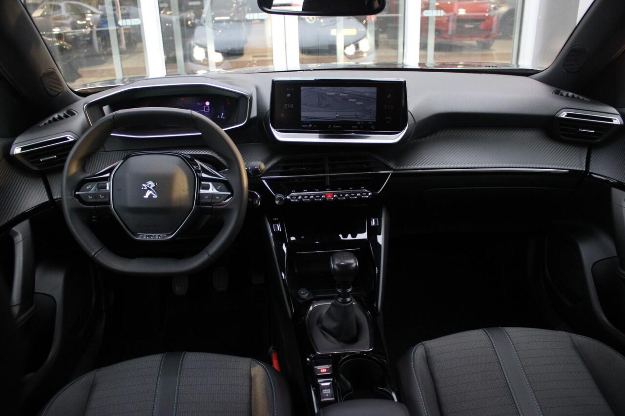 Peugeot 2008 1.2 100PK ALLURE PACK | NAVIGATIE | ACHTERUITRIJ CAMERA | APPLE CARPLAY/ANDROID AUTO | LICHTMETALEN VELGEN 17" | CRUISE CONTROL | LED KOPLAMPEN | DAB+ RADIO | CLIMATE CONTROL |