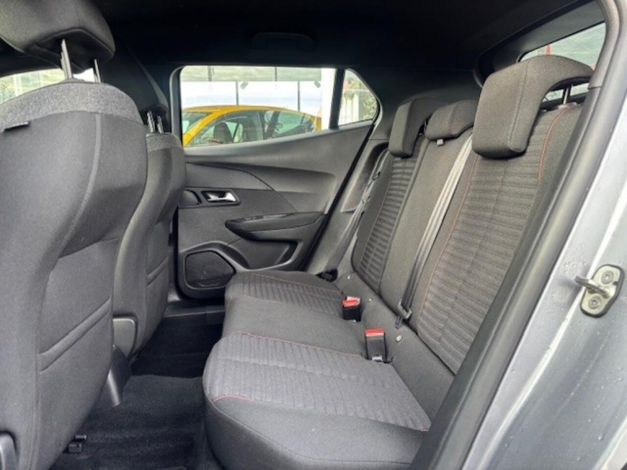 Peugeot 2008 1.2 100 pk Active Pack, Clima, Carplay, DAB, Cruise