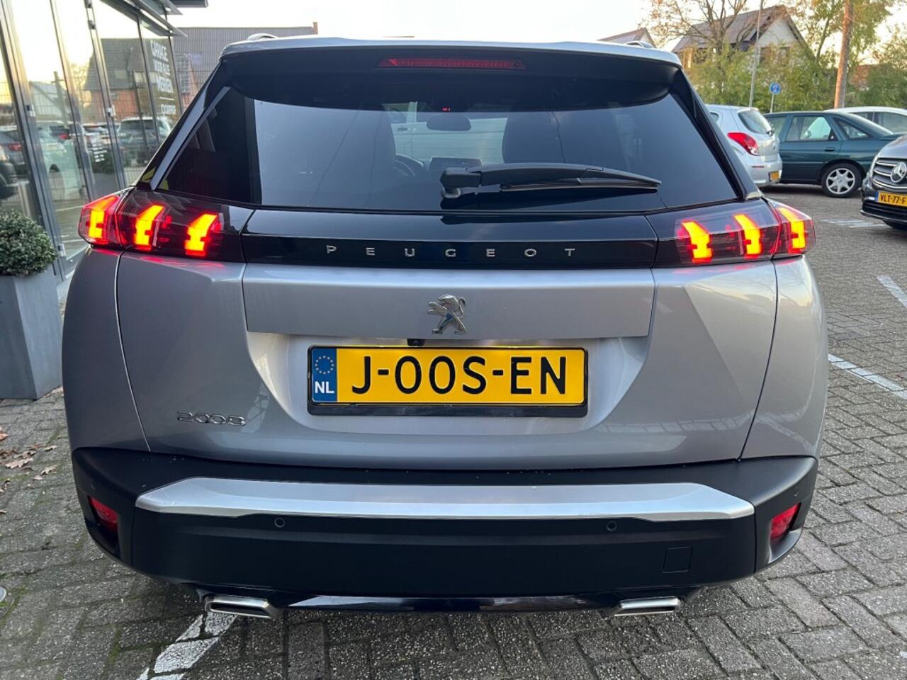 Peugeot 2008 1.2 PURETECH ALLURE
