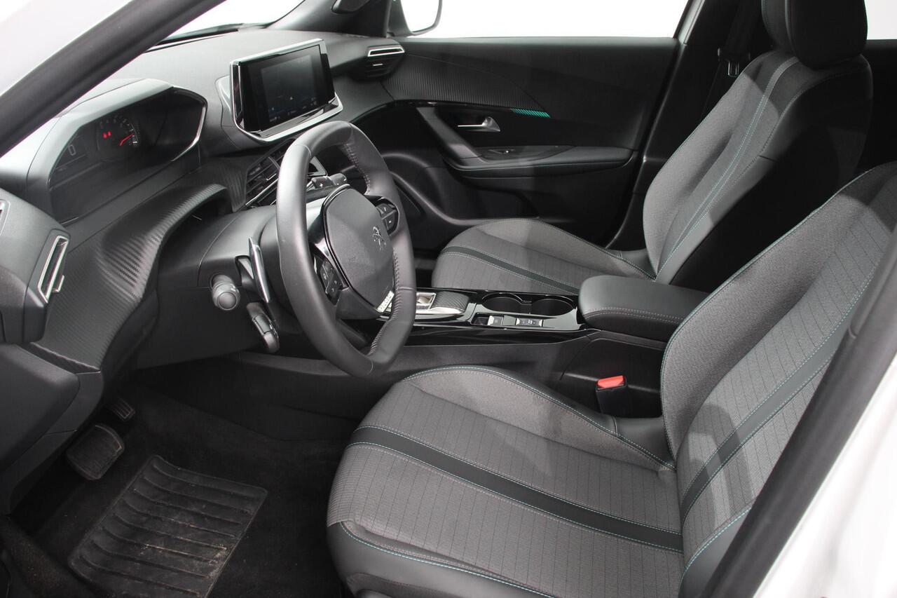 Peugeot 2008 1.2 PureTech 130pk Automaat Allure Navigatie Climate Control LED Lichtmetalen Velgen Parkeer sensoren Cruise Control