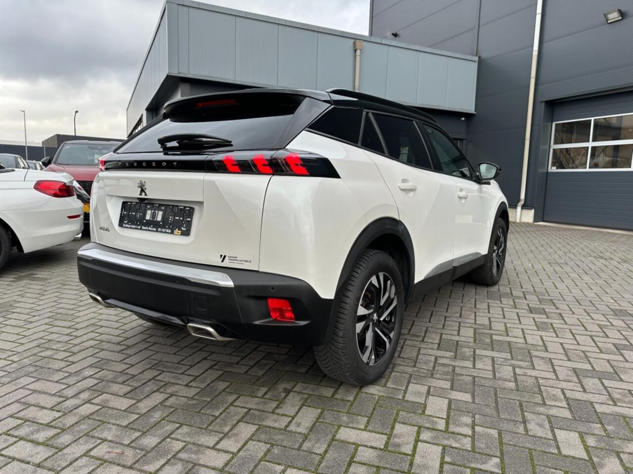 Peugeot 2008 1.2 PureTech Allure Aut. Navi. Camera