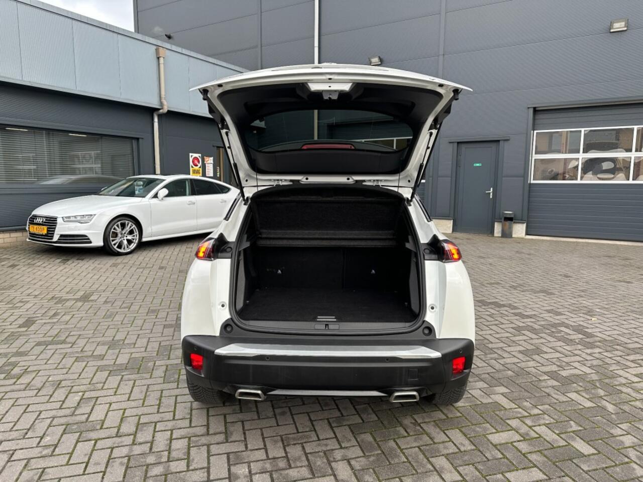 Peugeot 2008 1.2 PureTech Allure Aut. Navi. Camera