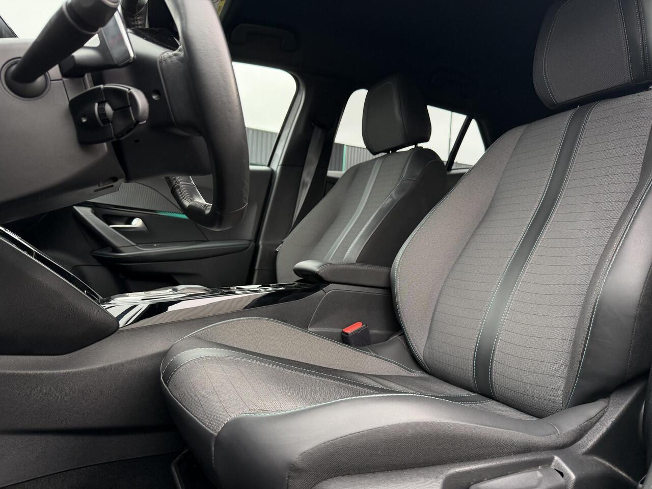 Peugeot 2008 1.2 PureTech Allure LED CAM LANE CARPLAY