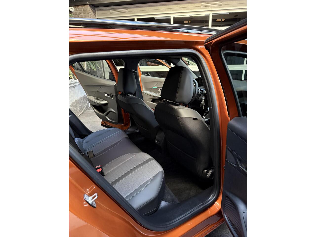 Peugeot 2008 1.2 PureTech 130 Allure Automaat!