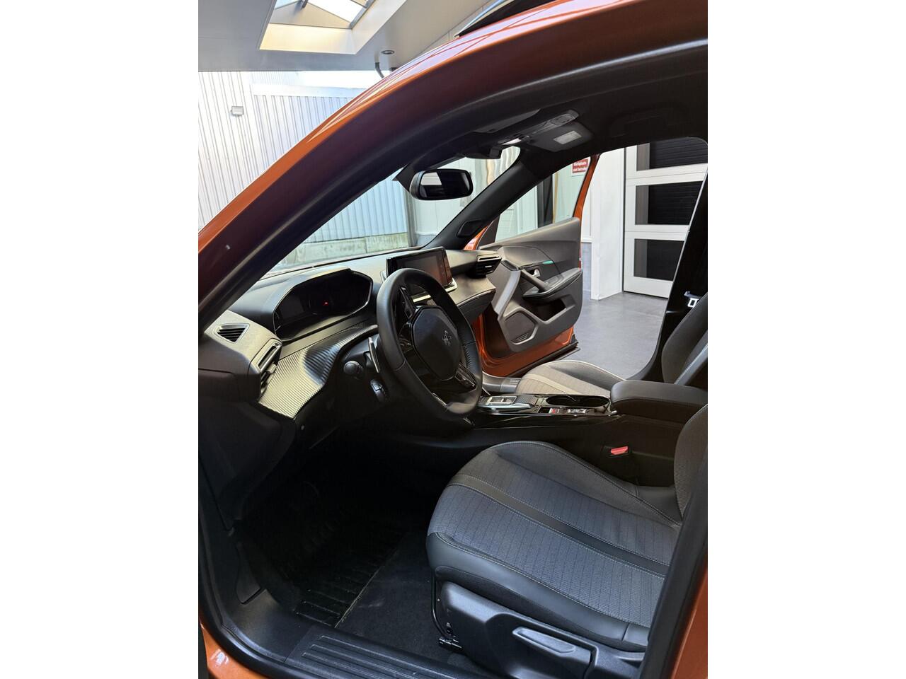 Peugeot 2008 1.2 PureTech 130 Allure Automaat!