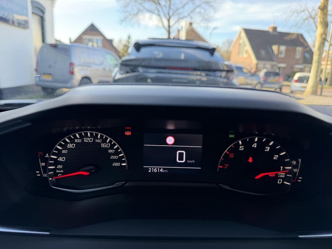 Peugeot 2008 1.2 Turbo 100 PK Active | Facelift model | Navigatie | HD Camera | Parkeersensoren Achter | Cruise Control | Climate control | LED verlichting | DAB | Apple Carplay/ Android auto | Hoge Zitpositie |