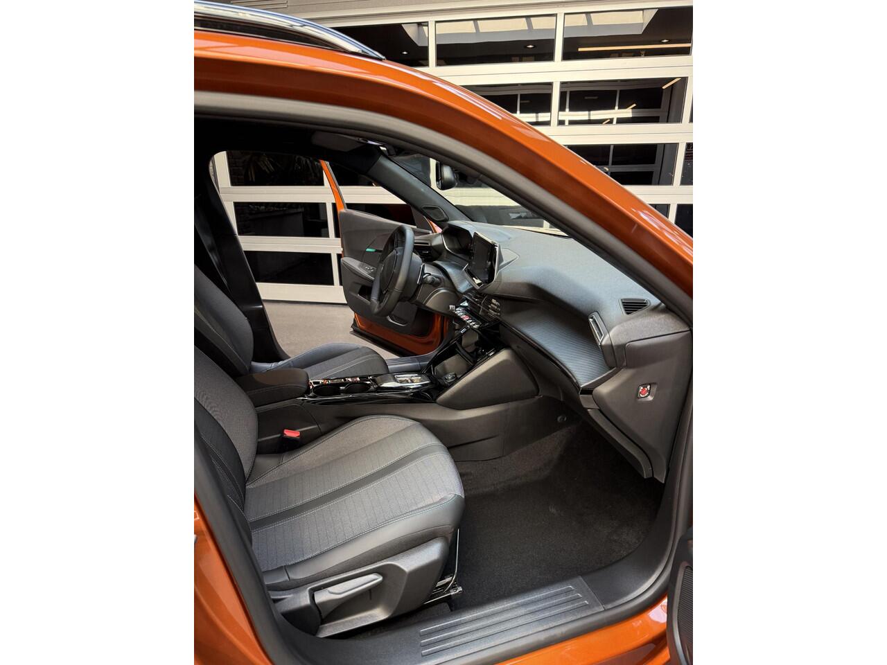 Peugeot 2008 1.2 PureTech Allure Automaat !!!