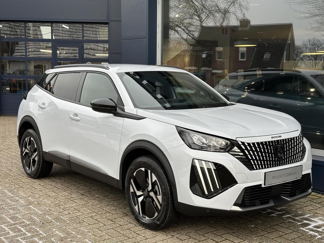 Peugeot 2008 1.2 Turbo 100 PK Allure | ¤ 9.000,- Demo korting!| Navigatie | 360 Graden Camera | Dode Hoek Detectie | Climate Control | LED Verlichting | Cruise Control | 17" Lichtmetalen Velgen | Hoge Zitpositie | Half Lederen Bekleding |