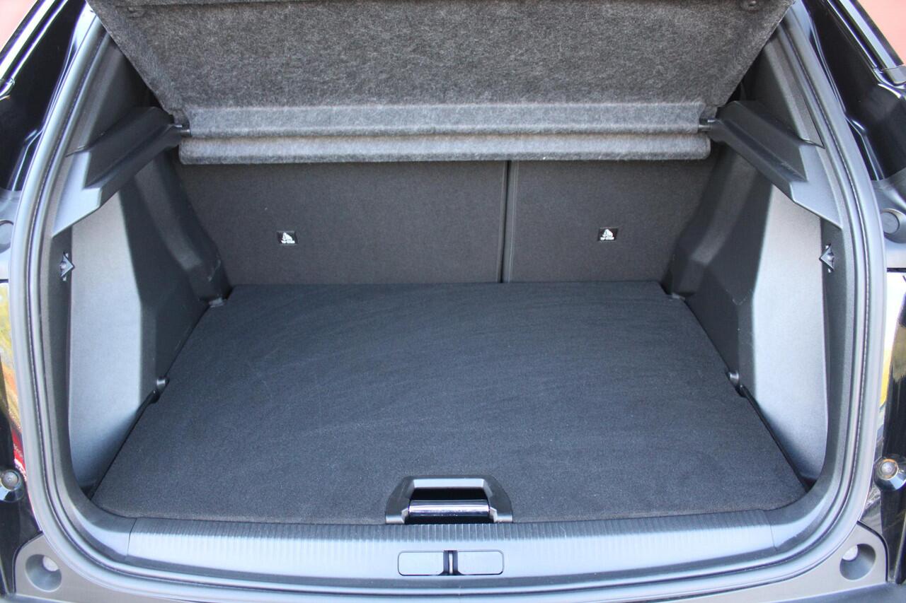 Peugeot 2008 1.2 130PK AUTOMAAT GT PACK | ELEKTRISCH BEDIENBARE BESTUURDERSSTOEL | NAVIGATIE | FULL LED KOPLAMPEN | DRAADLOZE APPLE CARPLAY/ANDROID AUTO | ADAPTIVE CRUISE CONTROL | CAMERA VOOR + ACHTER | CLIMATE CONTROL | LICHTMETALEN VELGEN 17" | KEYLESS ENTRY/START 