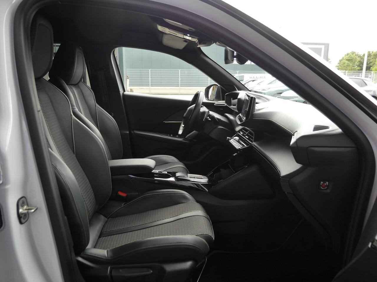 Peugeot 2008 1.2T 130pk Automaat GT | Navigatie | Achteruitrijcamera | Keyless Entry | LED koplampen | Two Tone | Privacy Glass