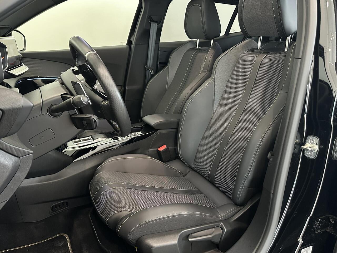 Peugeot 2008 1.2 Hybrid 136 GT | Panoramadak | 360° camera | Pack Drive Assist Plus | Apple Carplay/Android Auto