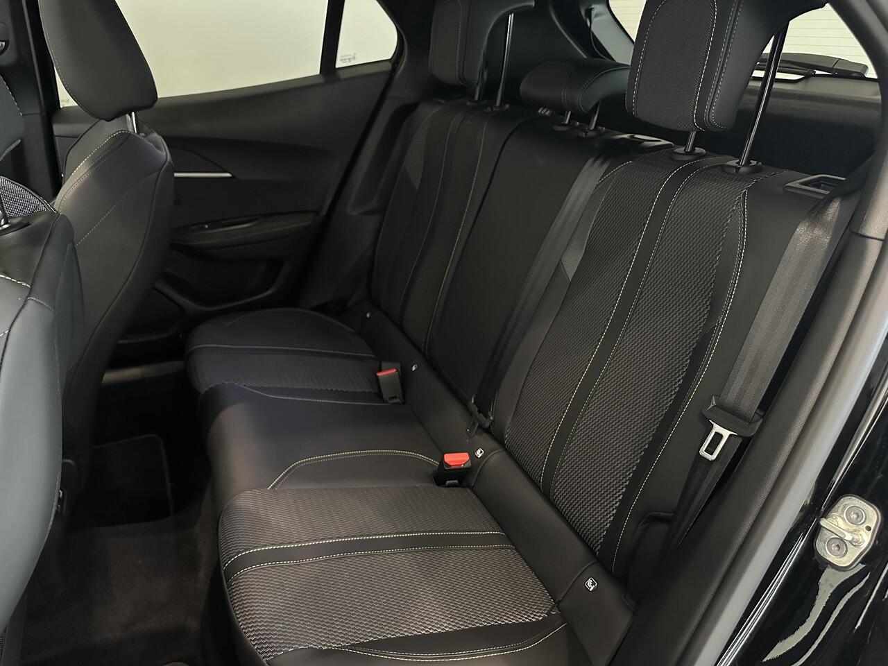 Peugeot 2008 1.2 Hybrid 136 GT | Panoramadak | 360° camera | Pack Drive Assist Plus | Apple Carplay/Android Auto